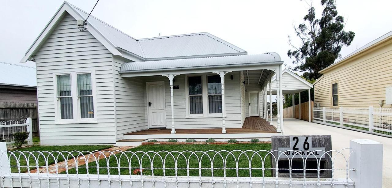 Ballarat Holiday Homes - Hopetoun Cottage - Minutes From Ballarat Cbd - Sleeps 1 To 6 Exterior photo